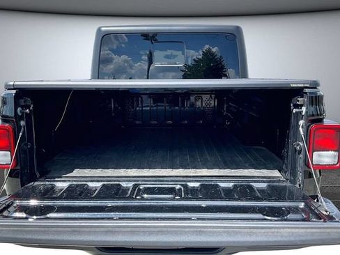 Used 2023 Jeep Gladiator Sport AWD/4WD image 7