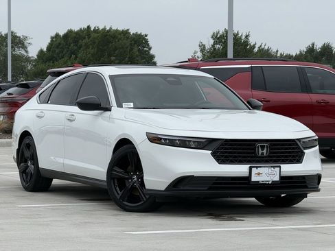 Used 2023 Honda Accord Sport image 2