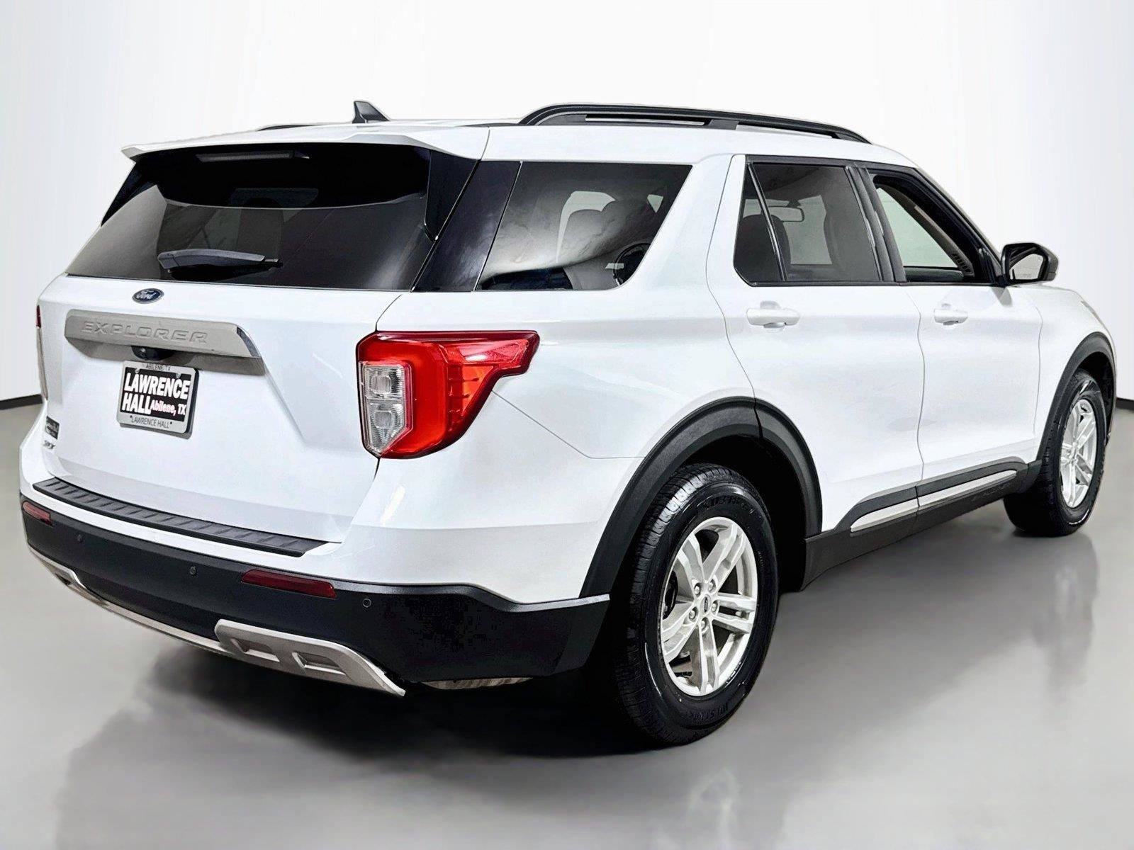 Used 2021 Ford Explorer XLT w/ Equipment Group 202A RWD image 4