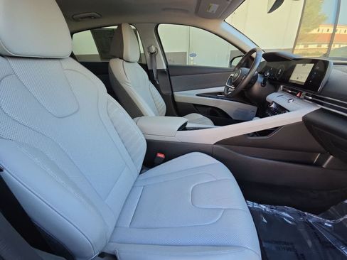 Used 2025 Hyundai Elantra Limited w/ Cargo Package FWD image 18
