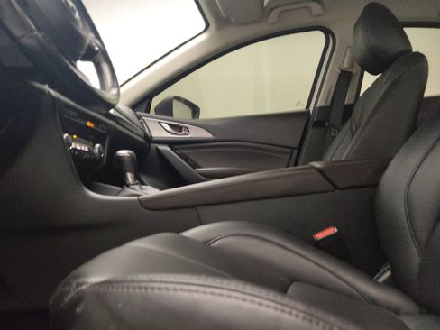 Used 2018 MAZDA MAZDA3 Touring FWD image 17