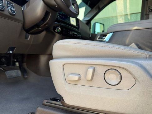 Used 2024 Chevrolet Silverado 2500 LTZ w/ LTZ Convenience Package AWD/4WD image 22