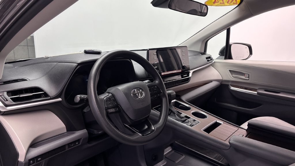 Certified 2024 Toyota Sienna LE FWD image 14