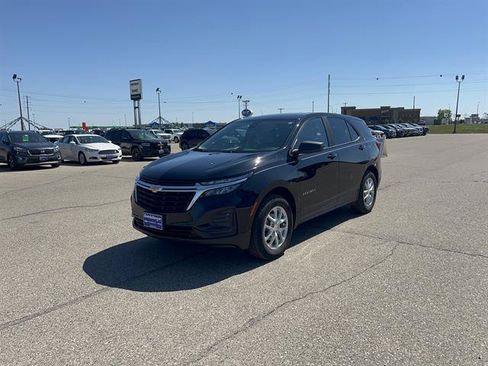 Used 2023 Chevrolet Equinox LS w/ LS Convenience Package AWD/4WD image 6