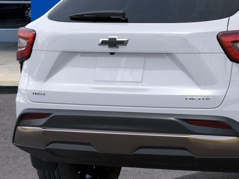 New 2025 Chevrolet Trax ACTIV w/ Sunroof Package image 40