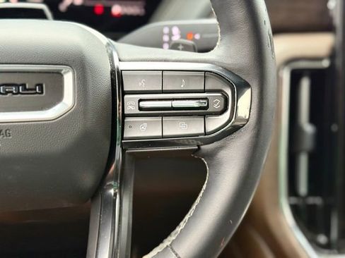 Used 2025 GMC Yukon Denali Ultimate AWD/4WD image 22