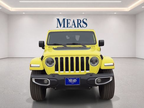 Used 2023 Jeep Wrangler Unlimited Sahara w/ Cold Weather Group AWD/4WD image 8