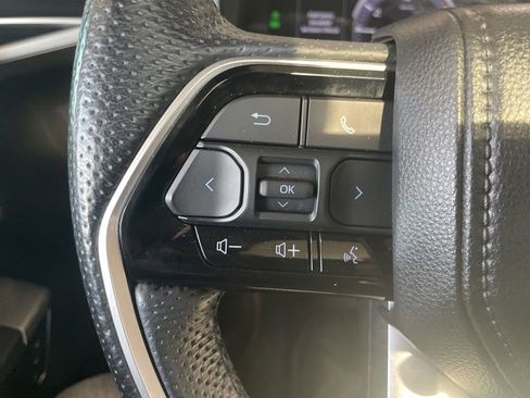 Used 2024 Toyota Sequoia Platinum AWD/4WD image 21
