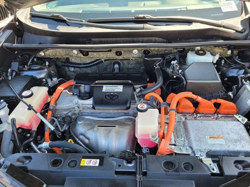 Used 2018 Toyota RAV4 LE AWD/4WD image 36