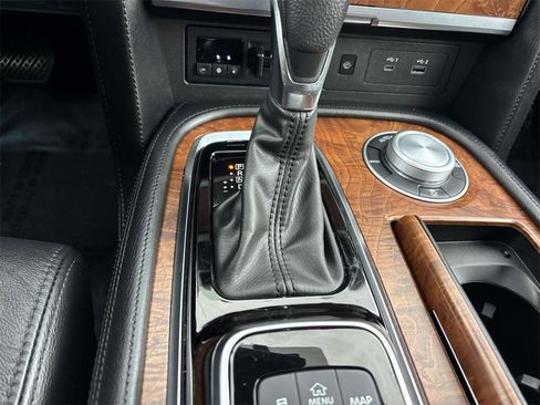 Used 2024 Nissan Armada SL w/ Captain's Chairs Package image 30