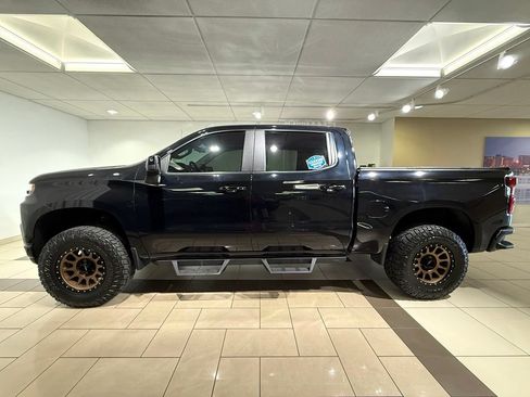 Used 2021 Chevrolet Silverado 1500 LT Trail Boss w/ Convenience Package II AWD/4WD image 2