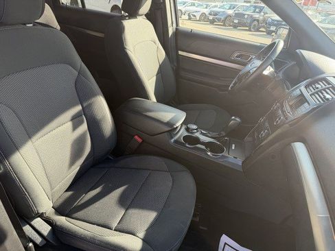 Used 2018 Ford Explorer XLT image 26