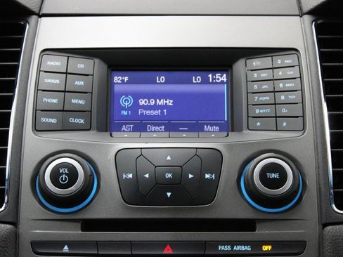 Used 2018 Ford Taurus SEL FWD image 21