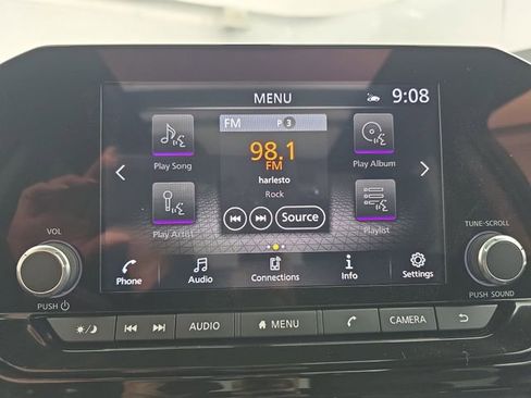 Used 2024 Nissan Pathfinder SV w/ SV Premium Package image 28