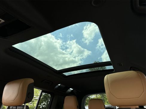 Used 2023 Land Rover Defender 110 V8 image 32