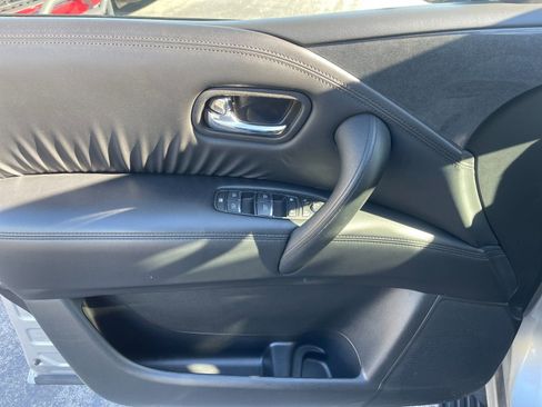 Used 2024 Nissan Armada SV image 12