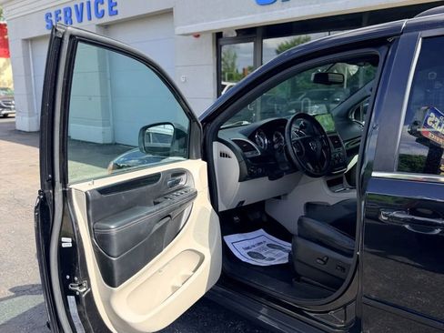 Used 2017 Dodge Grand Caravan SXT FWD image 7