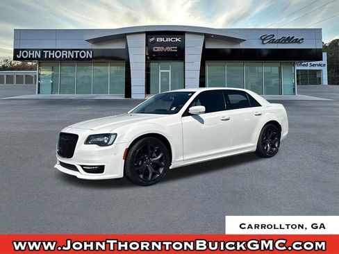 Used 2022 Chrysler 300 Touring L RWD image 1