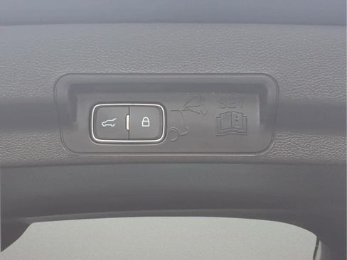 Used 2023 Ford Explorer XLT w/ Equipment Group 202A AWD/4WD image 7