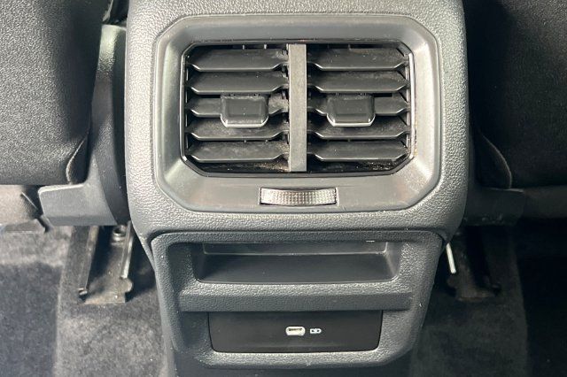 Used 2025 Volkswagen Taos SE FWD image 16