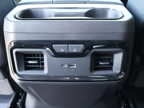 Used 2024 GMC Sierra 1500 AT4 w/ Technology Package AWD/4WD image 24