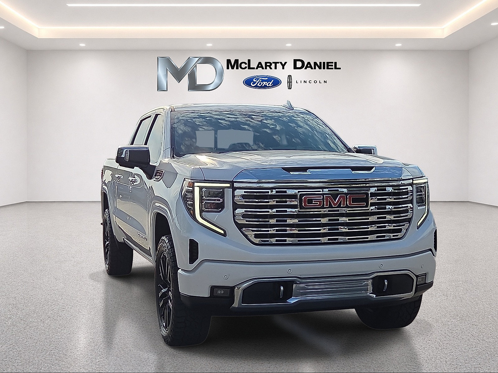 Used 2022 GMC Sierra 1500 Denali w/ Denali Reserve Package AWD/4WD image 1
