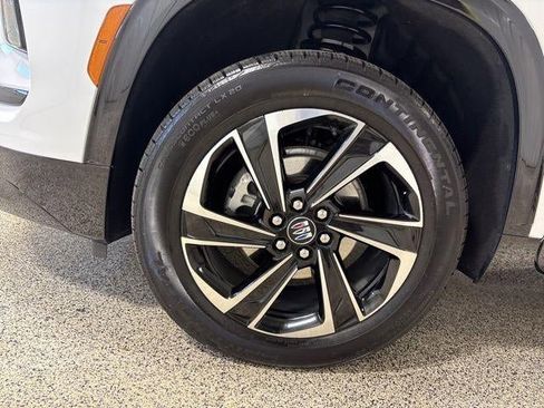 Used 2025 Buick Enclave Sport Touring image 31