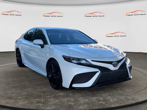 Used 2022 Toyota Camry SE w/ Convenience Package FWD image 5