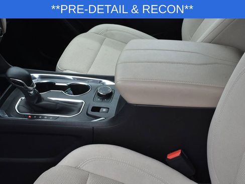 Used 2022 Chevrolet Traverse LS image 11