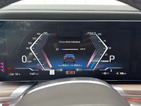 Used 2023 BMW i7 xDrive60 w/ Executive Package 2 AWD/4WD image 23