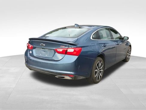 Used 2025 Chevrolet Malibu RS FWD image 2