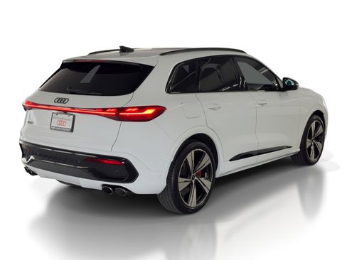 New 2025 Audi SQ5 Prestige image 9