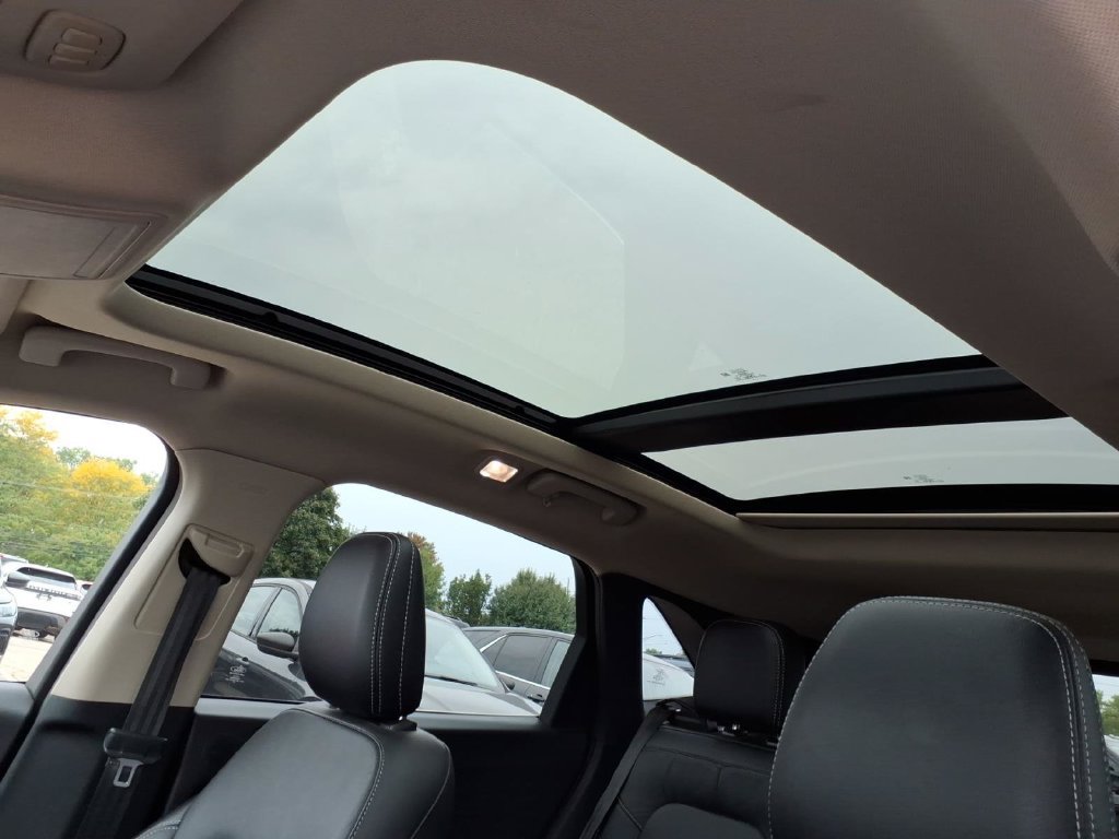 Certified 2020 Ford Escape Titanium AWD/4WD image 11