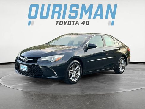 Used 2016 Toyota Camry SE w/ Moonroof Package image 3