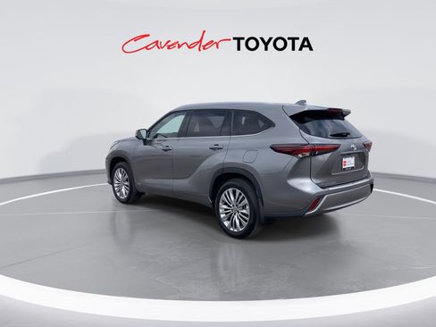Certified 2026 Toyota Highlander Platinum image 6