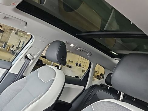 Used 2025 Volkswagen Taos SE image 26