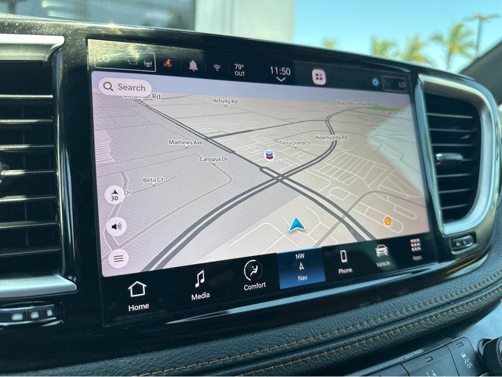 Used 2023 Chrysler Pacifica Pinnacle FWD image 5