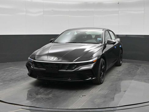 New 2026 Hyundai Elantra Sport FWD image 3