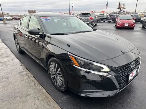 Used 2024 Nissan Altima 2.5 SV FWD image 4