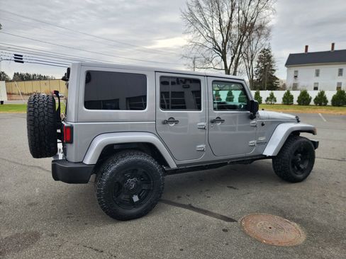 Used 2014 Jeep Wrangler Unlimited Sahara w/ Max Tow Package image 15