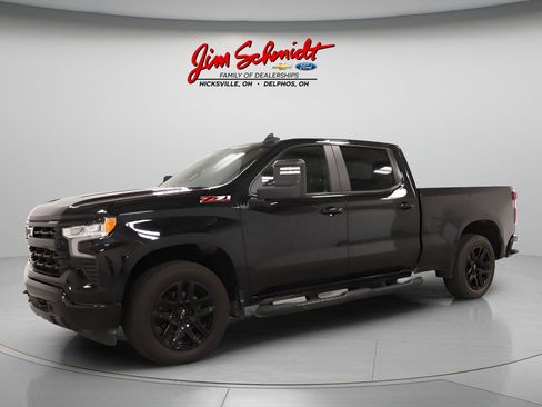 Used 2024 Chevrolet Silverado 1500 RST w/ Z71 Off-Road Package AWD/4WD image 2