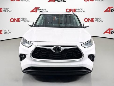 Certified 2025 Toyota Highlander XLE image 2