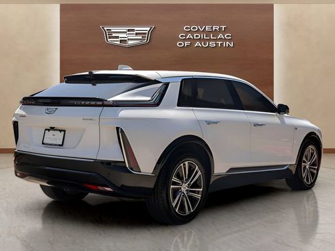 Certified 2024 Cadillac Lyriq Luxury AWD/4WD image 4