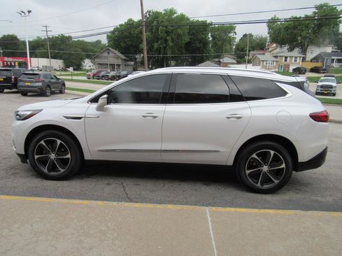 Used 2021 Buick Enclave Essence w/ Sport Touring Edition FWD image 10