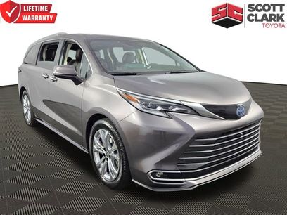 Used 2022 Toyota Sienna Platinum