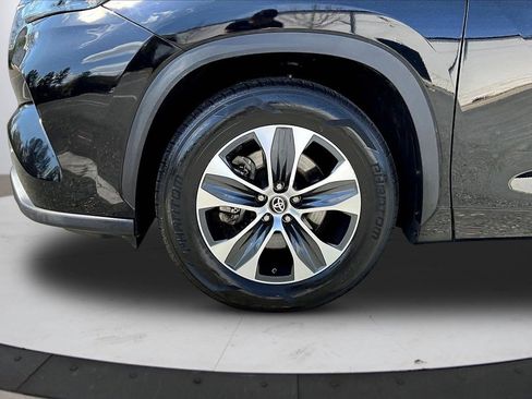 Used 2022 Toyota Highlander XLE image 33