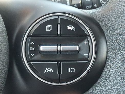 Used 2025 Kia Soul LX w/ LX Technology Package FWD image 21
