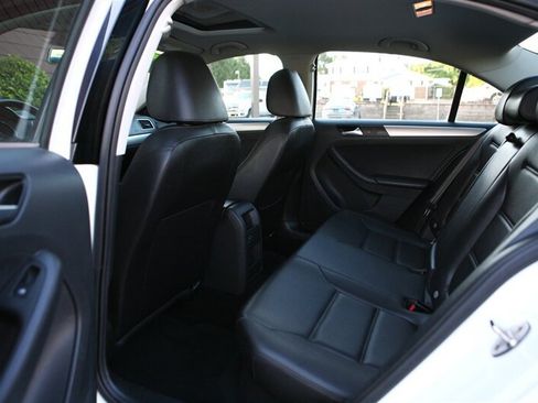Used 2017 Volkswagen Jetta SE FWD image 12