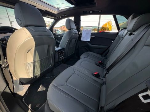 Used 2019 Audi Q8 Premium image 17