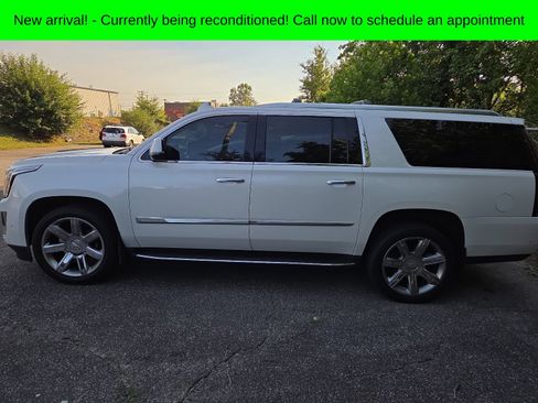 Used 2019 Cadillac Escalade ESV Luxury AWD/4WD image 4